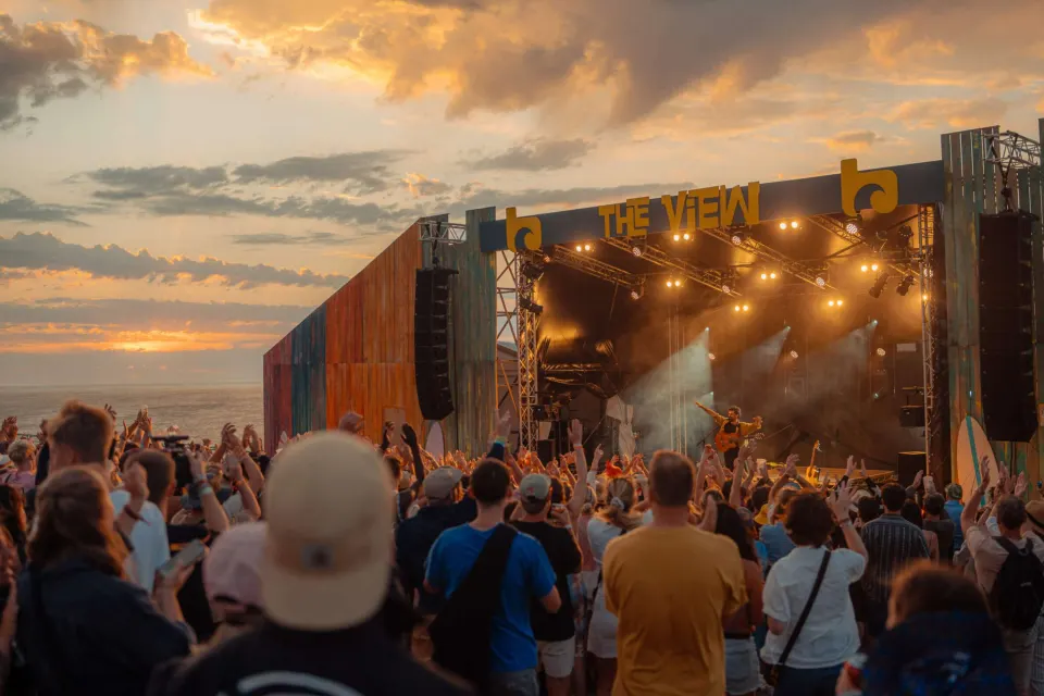 Image boardmasters-accommodation-1781597873 for Festival goers enjoying music at Boardmasters