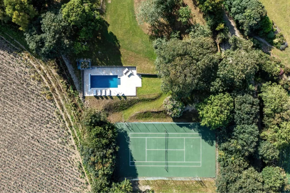 Image collections-homes-with-pools-1780324524 for Rockabye&amp;#039;s pool and tennis court