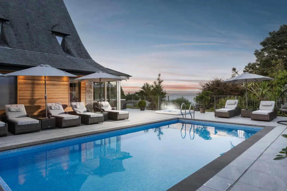 Image collections-wellbeing-escapes-1780315233 for Swimming pool at Somers Place St Ives