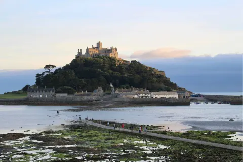 Image december-holidays-cornwall-1788346578 for St Michaels Mount in winter