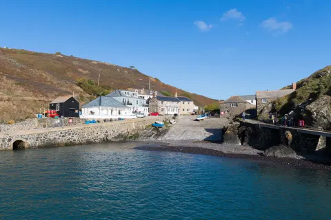 Image destinations-south-cornwall-lizard-peninsula-1762801648 for Mullion harbour