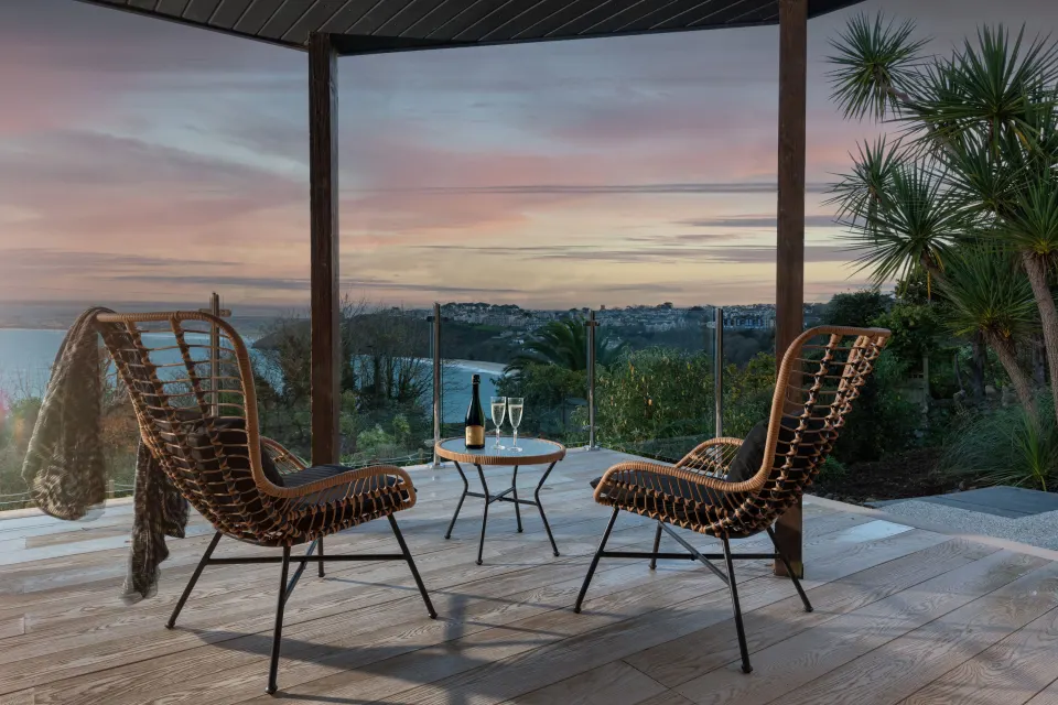 Image extraordinary-gems-1763395675 for First Light