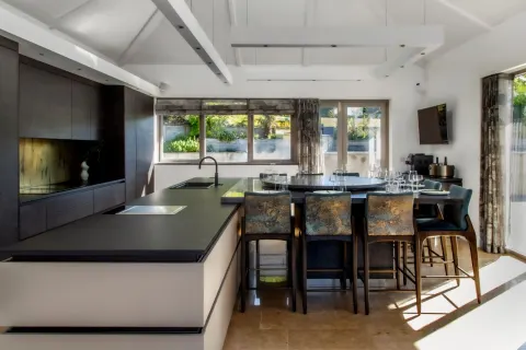 Image interior-refreshes-1763649070 for 