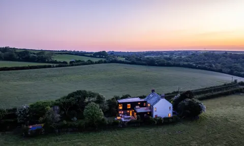 Image luxury-holiday-homes-1762273640 for Coastal walking experiences in Cornwall