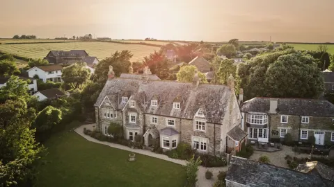 Image luxury-holiday-homes-1762274257 for 