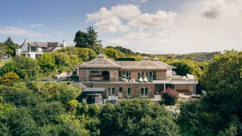 Image luxury-retreat-venues-1762265493 for 