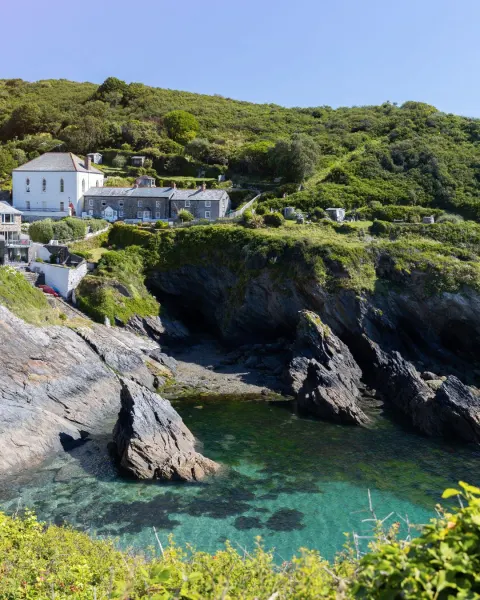 Image cornwalls-hidden-coastal-gems-1781080962 for An image of the coastline on The Roseland Peninsula, Cornwall