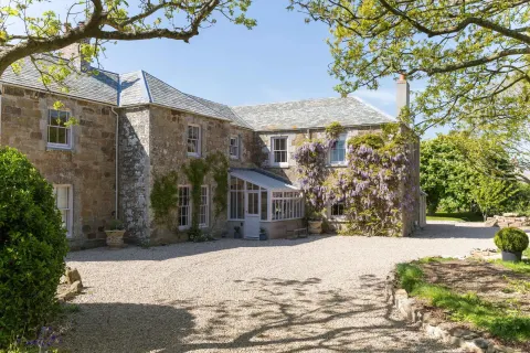 Image multigenerational-family-holidays-in-cornwall-how-to-plan-the-perfect-stay-1791376859 for A spacious Cornish Gem for a multigenerational family holiday