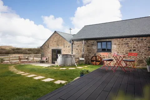 Image wrapped-in-warmth-homes-to-snuggle-into-1763028455 for 