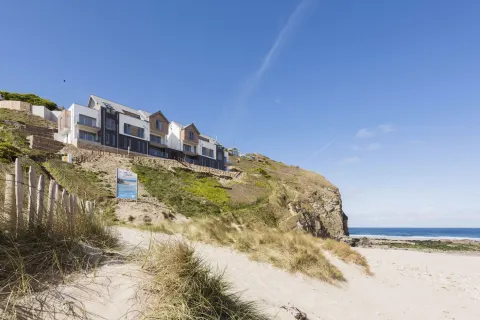 Photo 2 of High Tide