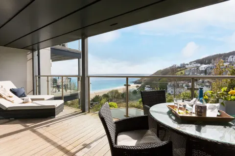 Peninsula Apartment 6