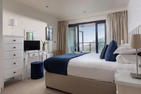 Photo 3 of Peninsula Apartment 6